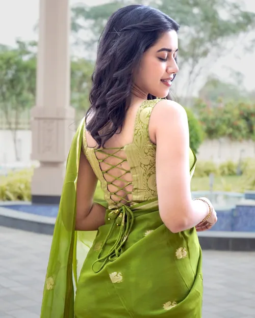 Viscose Crepe Silk Saree with Jacquard Peacock Design & Running Blouse